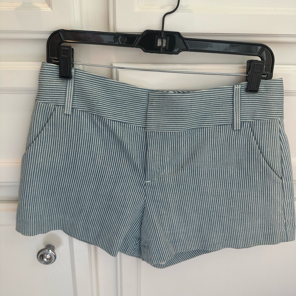 ALICE + OLIVIA STRIPED BLUE SHORT